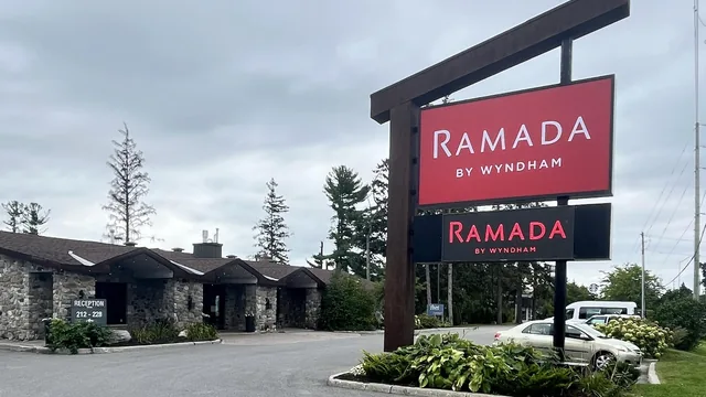 Ramada by Wyndham Ottawa On The Rideau photo 12