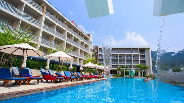 Ramada by Wyndham Phuket Deevana photo 1