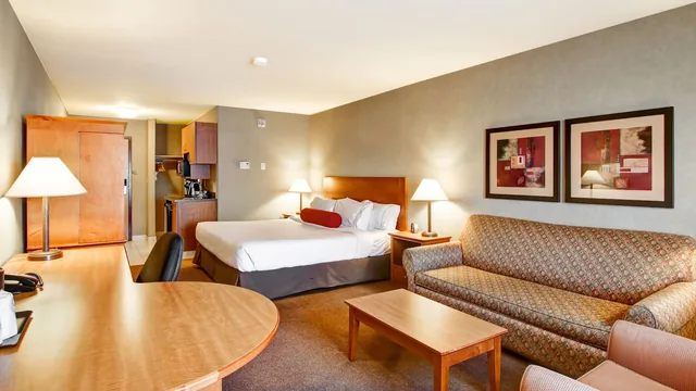 Ramada by Wyndham Ponoka photo 11