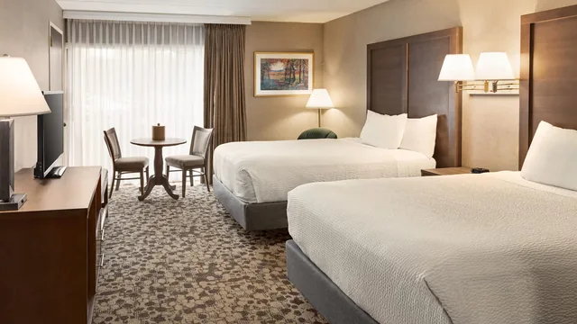 Ramada Plaza by Wyndham Portland photo 9