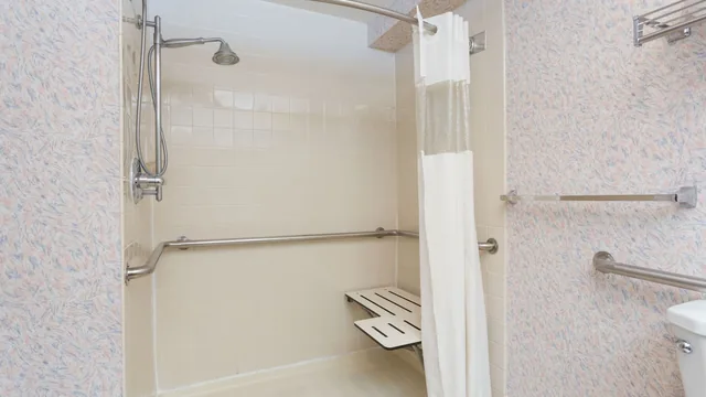 Ramada by Wyndham Portland photo 4