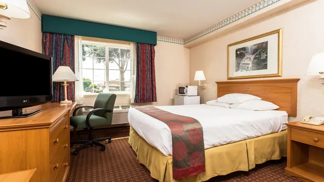 Ramada by Wyndham Portland photo 5