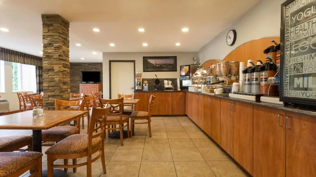 Ramada by Wyndham Portland photo 6