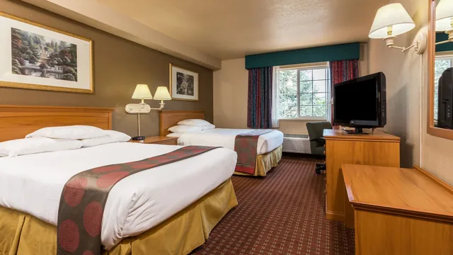 Ramada by Wyndham Portland photo 9