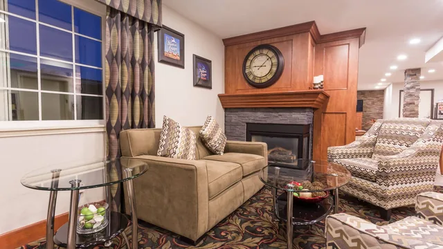 Ramada by Wyndham Portland photo 11