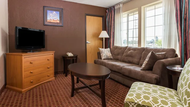 Ramada by Wyndham Portland photo 12