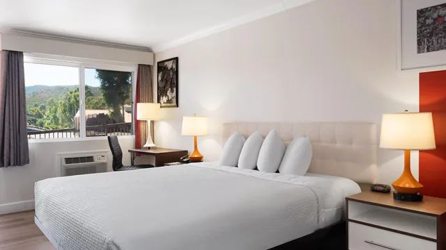 Ramada by Wyndham San Diego Poway Miramar photo 9