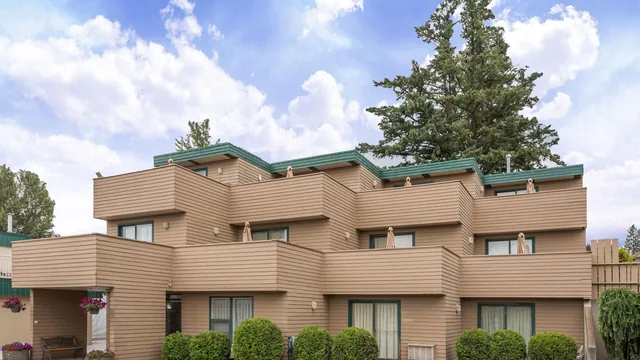 Ramada by Wyndham Quesnel photo 6