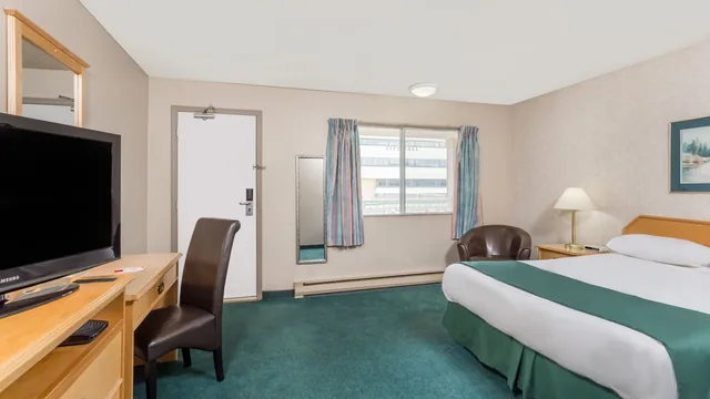 Ramada by Wyndham Quesnel photo 11