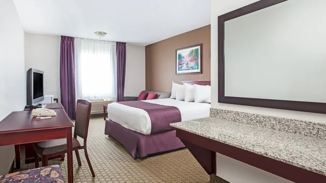 Ramada by Wyndham Red Deer Hotel & Suites photo 4