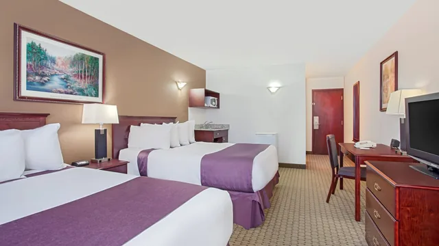 Ramada by Wyndham Red Deer Hotel & Suites photo 7