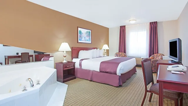 Ramada by Wyndham Red Deer Hotel & Suites photo 9