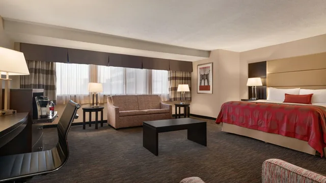 Ramada Plaza by Wyndham Regina Downtown photo 5