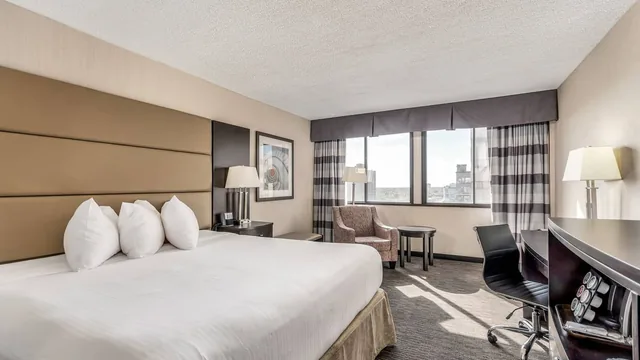 Ramada Plaza by Wyndham Regina Downtown photo 6