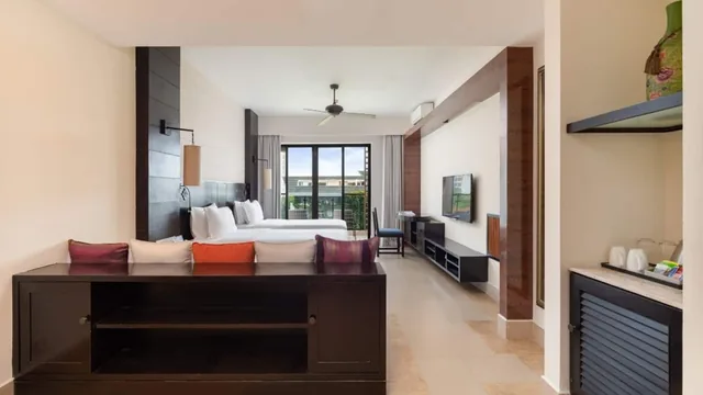 Ramada Plaza by Wyndham Sanya Bay photo 4