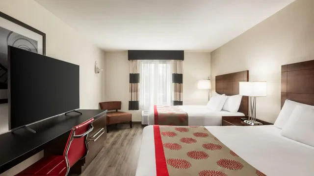 Ramada by Wyndham Sarasota Waterfront photo 6