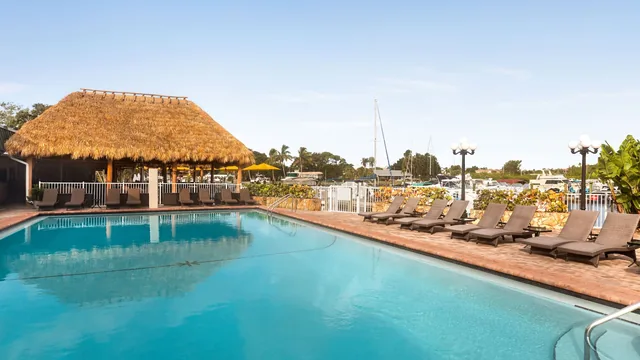 Ramada by Wyndham Sarasota Waterfront photo 8