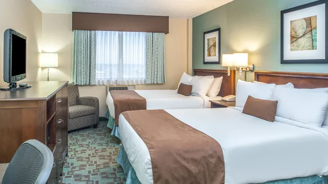 Ramada by Wyndham Saskatoon photo 3