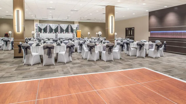 Ramada by Wyndham Saskatoon photo 4