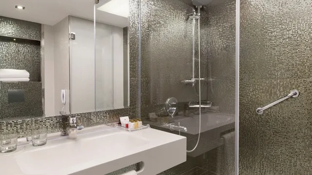 Ramada by Wyndham Sofia City Center photo 2