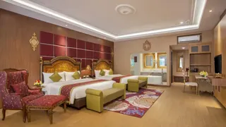 Ramada Suites By Wyndham Solo