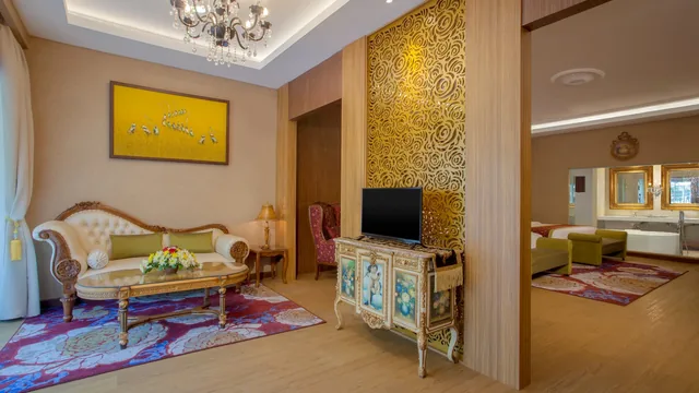 Ramada Suites By Wyndham Solo photo 3