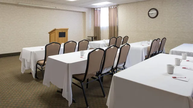 Ramada by Wyndham Downtown Spokane photo 7