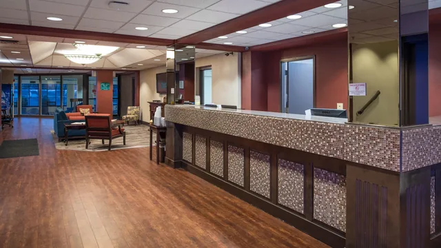 Ramada by Wyndham Downtown Spokane photo 8