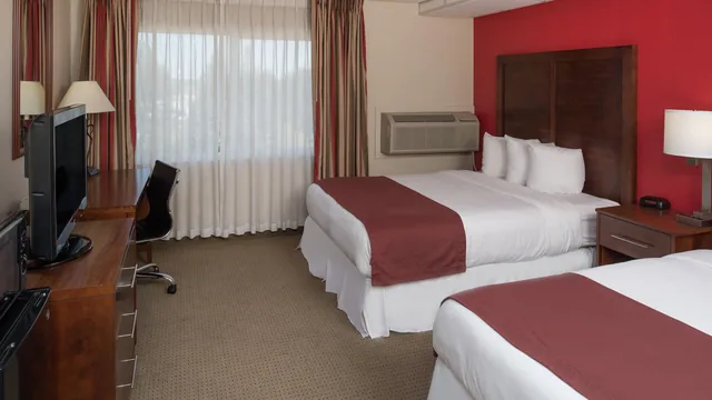 Ramada by Wyndham Downtown Spokane photo 9