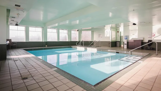 Ramada by Wyndham Surrey/Langley photo 3