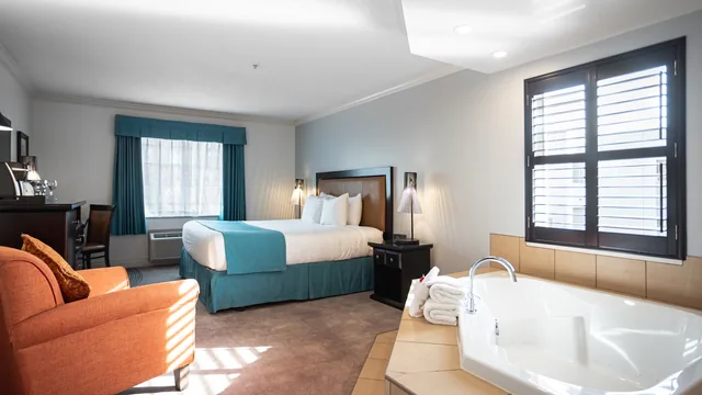 Ramada by Wyndham Surrey/Langley photo 5
