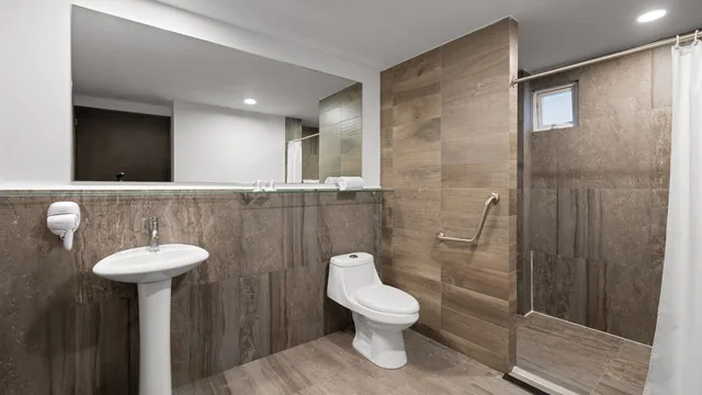 Ramada by Wyndham Tampico Centro photo 10