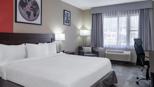 Ramada by Wyndham Thunder Bay Airlane Hotel photo 6