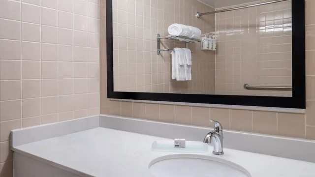 Ramada by Wyndham Thunder Bay Airlane Hotel photo 8