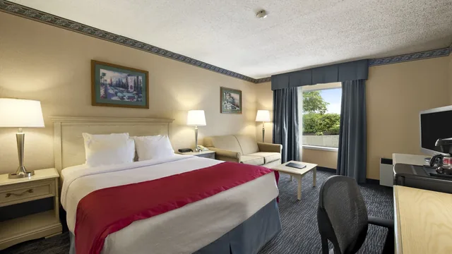 Ramada by Wyndham Trenton photo 2