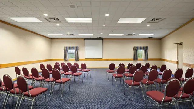 Ramada by Wyndham Trenton photo 3