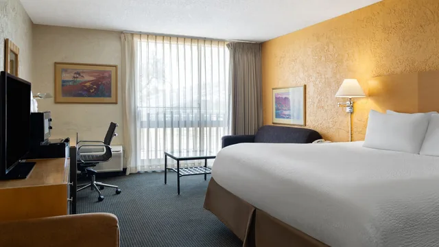 Ramada by Wyndham Tucson photo 2
