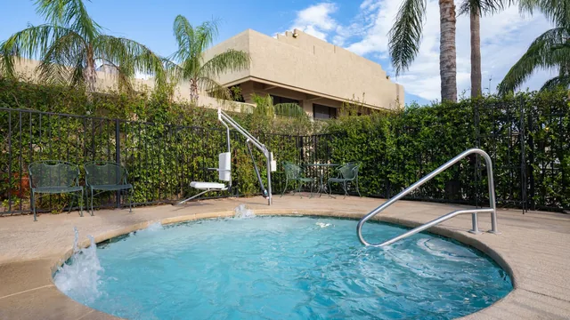 Ramada by Wyndham Tucson photo 5
