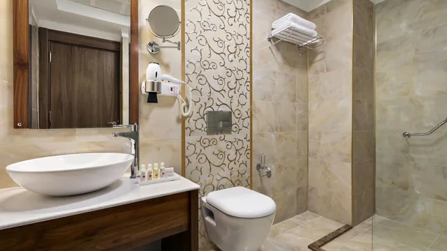 Ramada by Wyndham Van photo 6