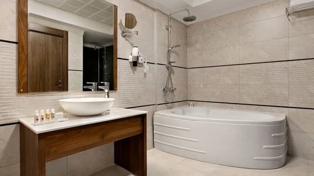 Ramada by Wyndham Van photo 9