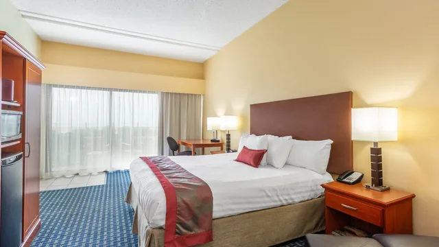 Ramada Plaza by Wyndham Virginia Beach Oceanfront photo 2