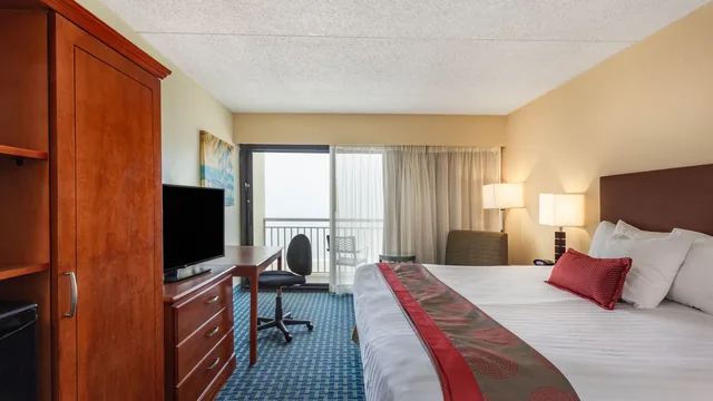 Ramada Plaza by Wyndham Virginia Beach Oceanfront photo 7