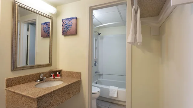 Ramada Plaza by Wyndham Virginia Beach Oceanfront photo 8