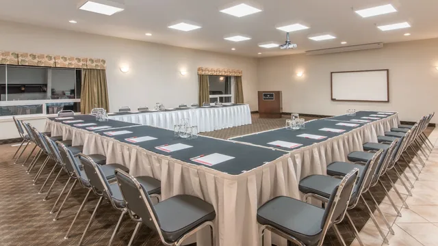 Ramada by Wyndham Wainwright photo 9