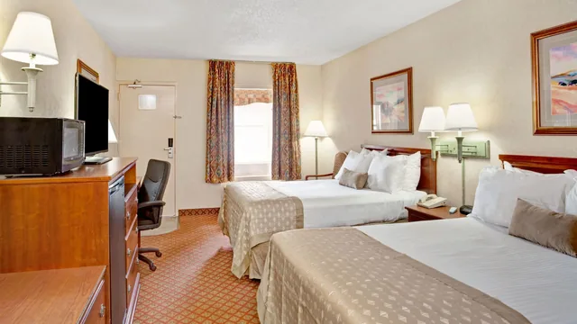 Ramada by Wyndham West Memphis photo 12