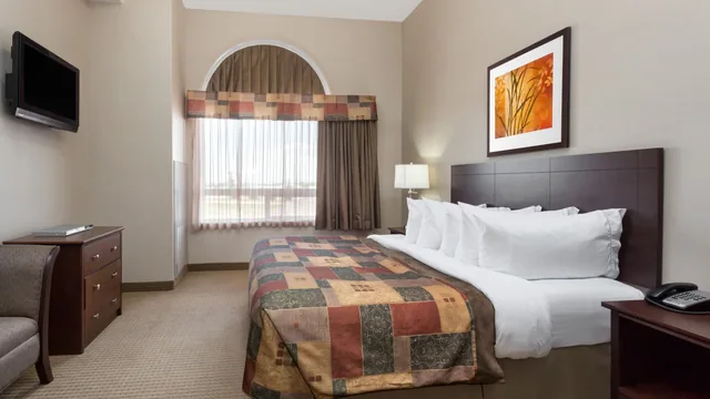Ramada by Wyndham Weyburn photo 8