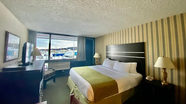 Ramada by Wyndham Whitecourt photo 1