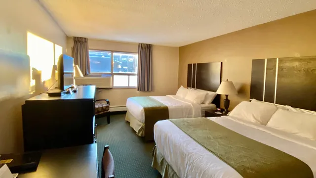 Ramada by Wyndham Whitecourt photo 2