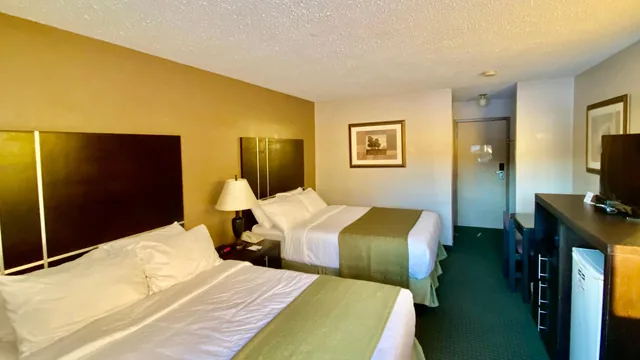 Ramada by Wyndham Whitecourt photo 5