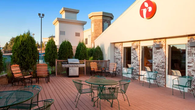 Ramada by Wyndham Wisconsin Dells photo 9